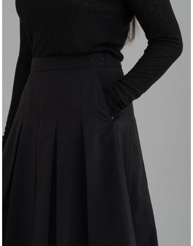 엘유비 PLEATED MIDI SKIRT_BLACK (플러스 빅사이즈) 블랙 착용컷