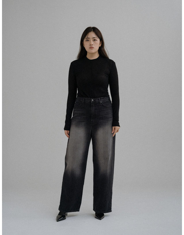 엘유비 GRADATION WIDE BLACK DENIM JEANS (플러스 빅사이즈) 착용컷