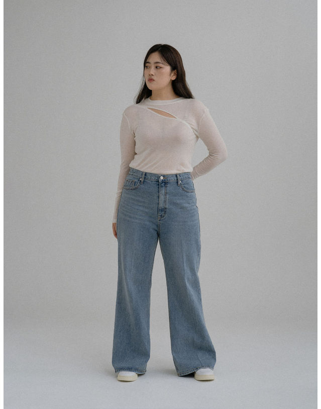 엘유비 CUT OUT SEE-THROUGH TOP_WHITE (플러스 빅사이즈) 화이트 착용컷