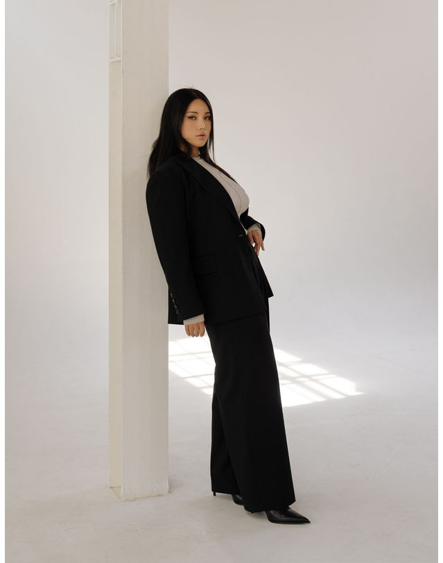 엘유비 WAIST FITTED PEAKED LAPEL JACKET_BLACK (SET-UP LINE) (플러스 빅사이즈) 블랙 착용컷