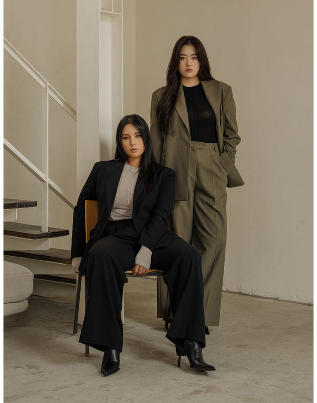 엘유비 WAIST FITTED PEAKED LAPEL JACKET_BLACK (SET-UP LINE) (플러스 빅사이즈) 블랙 착용컷