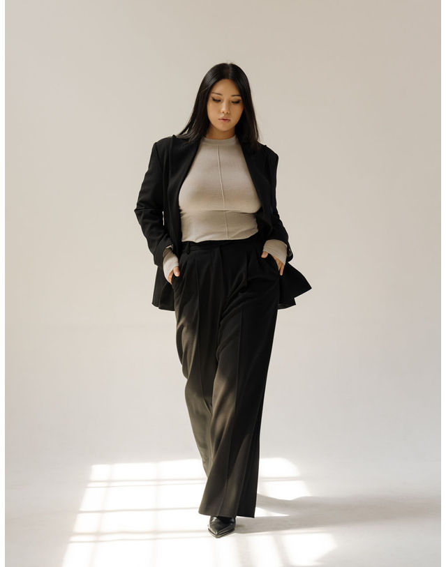 엘유비 TWO TUCK WIDE PANTS_BLACK (SET-UP LINE) (플러스 빅사이즈) 블랙 착용컷