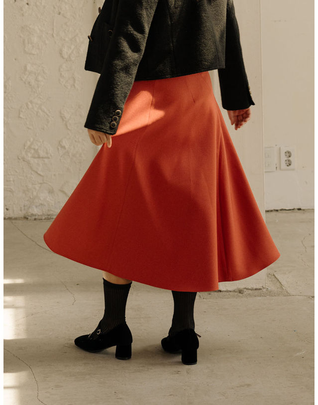 엘유비 CURVE POINT FULL SKIRT_DARK ORANGE (플러스 빅사이즈) 오렌지 착용컷
