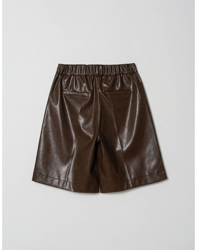 엘유비 ECO LEATHER BERMUDA PANTS_BROWN (플러스 빅사이즈) 브라운 착용컷