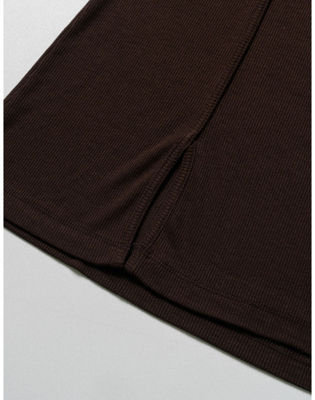 엘유비 ONE SIDE CUT OUT POINT RIBBED TOP_BROWN (플러스 빅사이즈) 브라운 착용컷