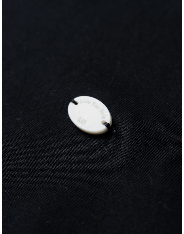 엘유비 SIDE SHIRRING POINT LOOS FIT LONG TOP_BLACK (플러스 빅사이즈) 착용컷