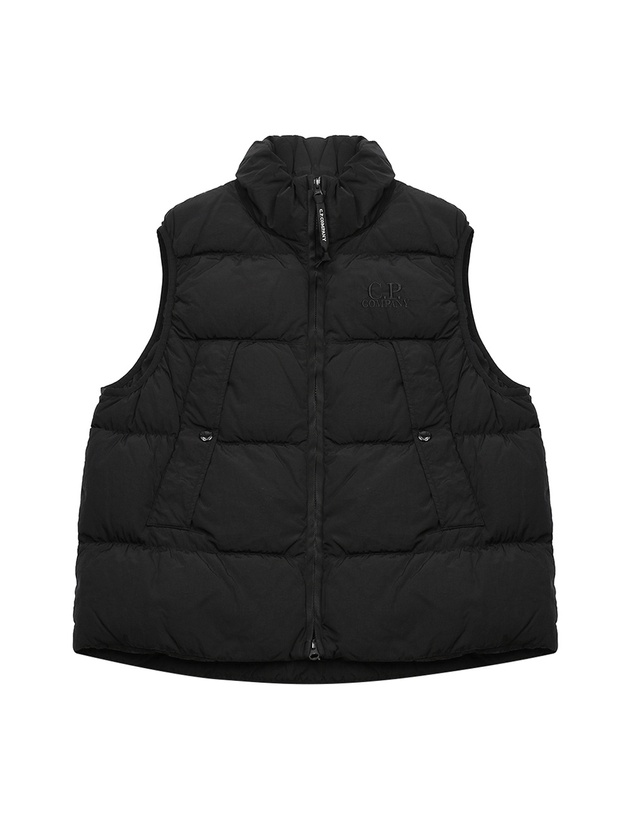 씨피 컴퍼니 라프리마 C.P컴퍼니 크롬 알 렌즈 로고 자수 패딩 조끼 19CMVE149A-005904G-999 착용컷