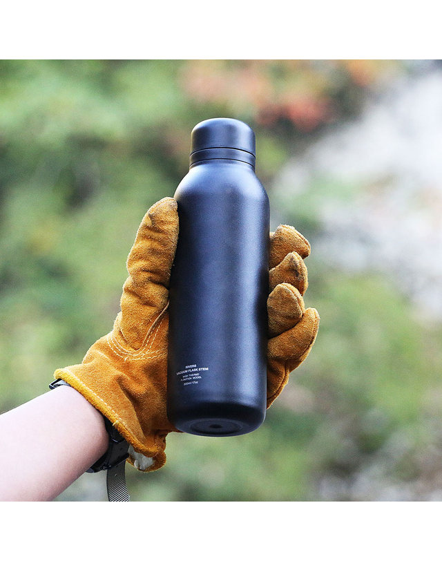 리버스 리버스 스템텀블러 500ml-탠(캠핑등산낚시보온병) 착용컷
