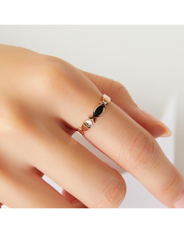 엘렌쥬얼리 18K 블랙 오닉스 패턴 물고기 미스 링 금 반지 착용컷