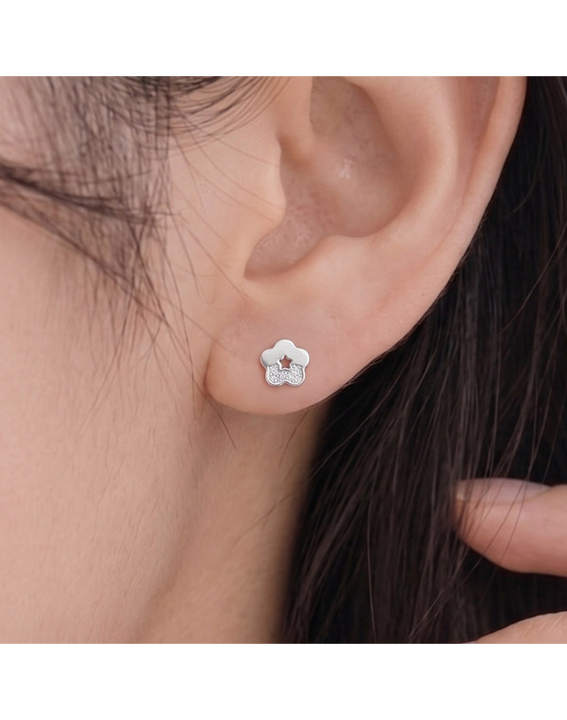 엘렌쥬얼리 실버 925 Silver 하프 큐빅 플라워 은 귀걸이 착용컷
