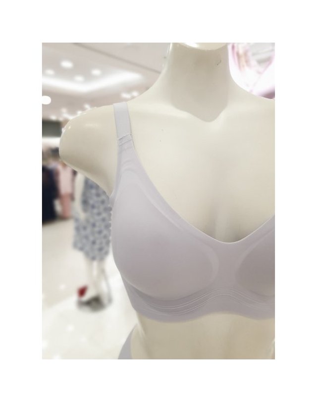 트라이엄프 Triumph [갤러리아] 라일락 젤리퓨징 노와이어 무봉제 브라 THBR619 LVI 착용컷