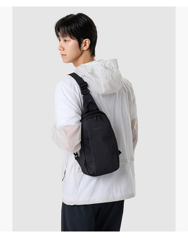 [르꼬끄공식] 에센셜 경량 슬링백 QR323ABG81