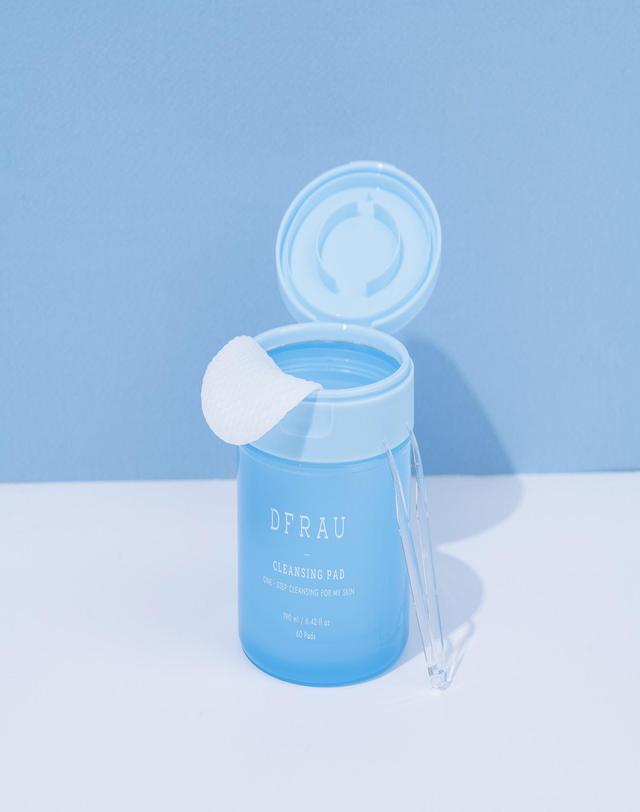 디에프 클렌징 & 필링 패드 (60매 / 190ml) [유럽인증획득] 착용컷