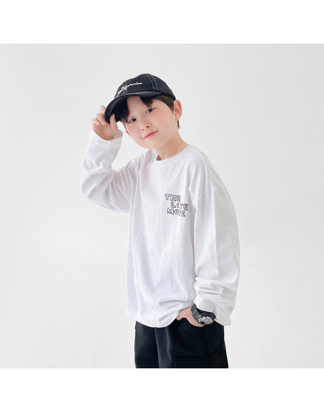 베리클로젯 러브 모어 티셔츠 착용컷