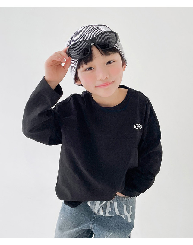 베리클로젯 스타 라인 티셔츠 착용컷