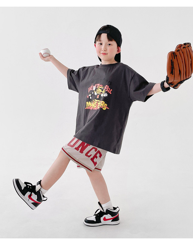 베리클로젯 몬스터 솔리드 반팔티 착용컷