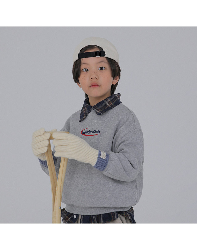 베리클로젯 뉴 데이 클럽 맨투맨 착용컷