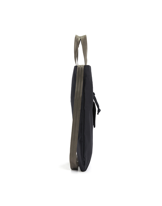 나나미카 나나미카 숄더백 S25FU041E BLACK (남여공용) 착용컷