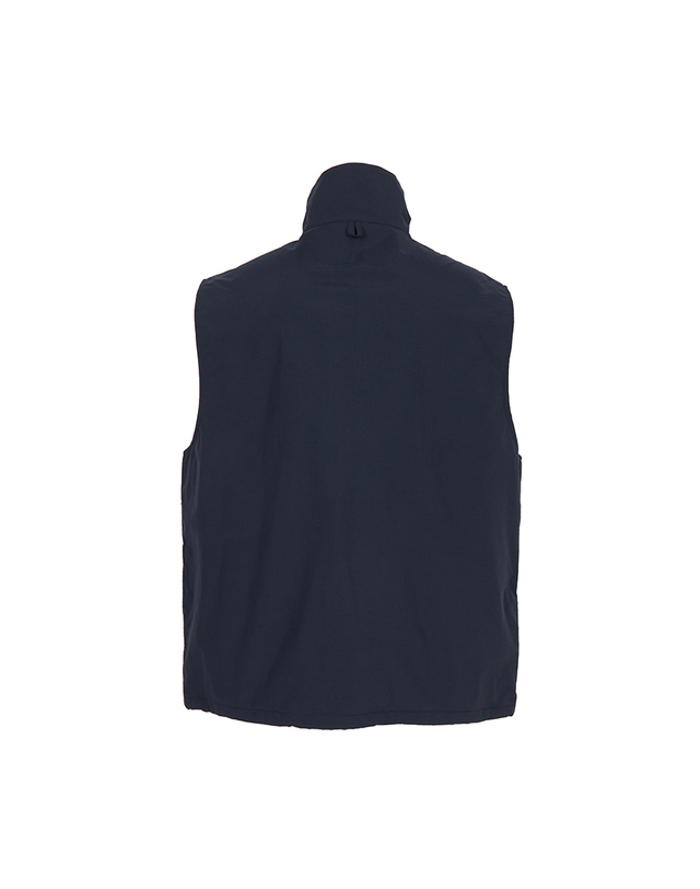 나나미카 나나미카 2L 퍼텍스 언리미티드 필드 조끼 S25FN073E DARK NAVY (남여공용) 착용컷