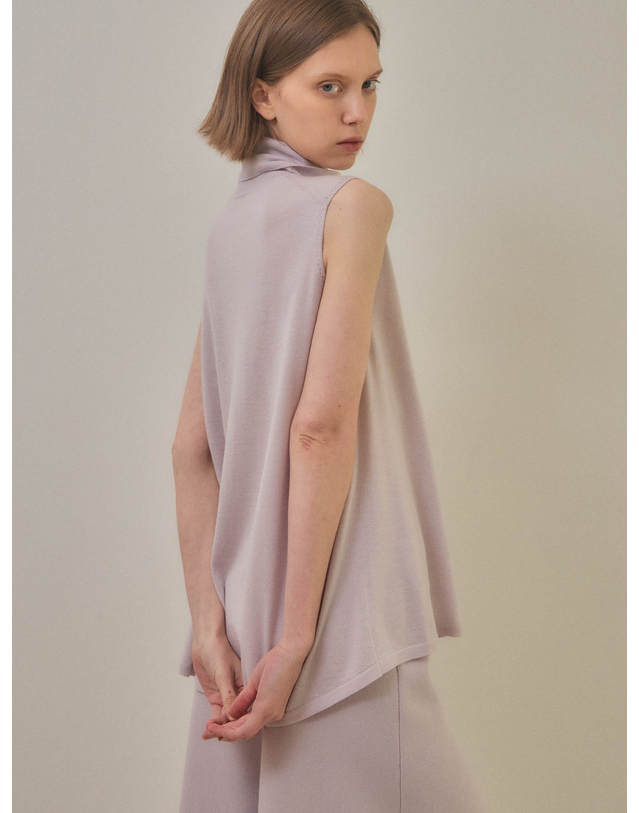 테라누고 merino wool 70% silk 30% | turtleneck sleeveless knit top - Pale Purple 착용컷