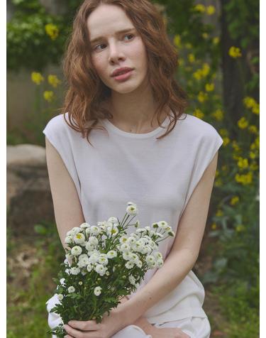 silk 30% merino wool 70% | sleeveless knit top - White