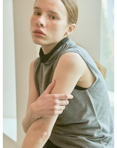 merino wool 100% | high-neck sleeveless knit top - Gray