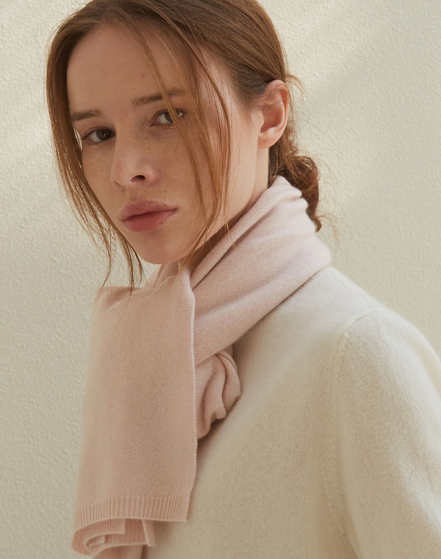 테라누고 cashmere 100% | origin knit muffler - Baby Pink 착용컷