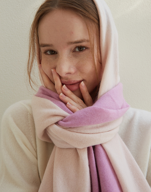 테라누고 cashmere 100% | origin knit muffler - Baby Pink 착용컷