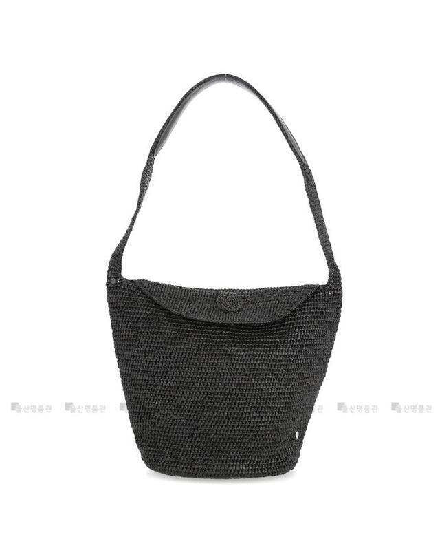 헬렌카민스키 메탈로고 BAG51970 Charcoal Black 헬렌카민스키 얄라 색 YALA SAC 숄더백 착용컷