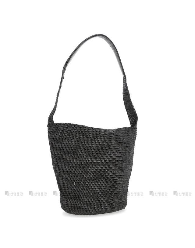 헬렌카민스키 메탈로고 BAG51970 Charcoal Black 헬렌카민스키 얄라 색 YALA SAC 숄더백 착용컷