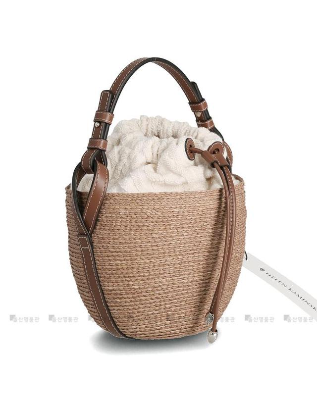 헬렌카민스키 스트링 메탈로고 BAG51753 Nougat Parchment 헬렌카민스키 아구아 버킷 토트백 크로스백 숄더백 착용컷