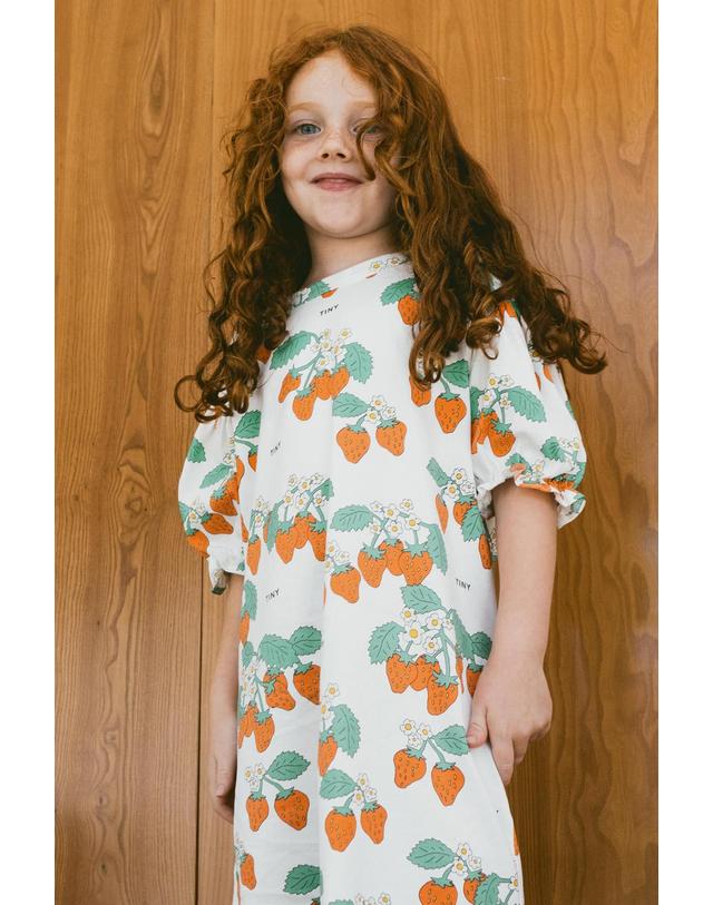 타이니코튼 타이니코튼 25SS 키즈 원피스 STRAWBERRIES PUFF SLEEVE DRESS SS25-004-104 착용컷
