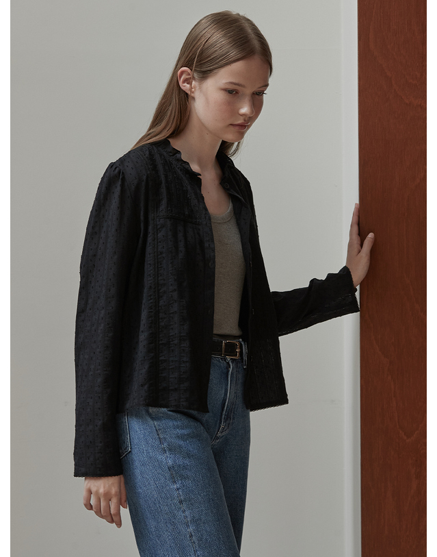 비뮤즈맨션 Vintage lace frill blouse - Black 착용컷