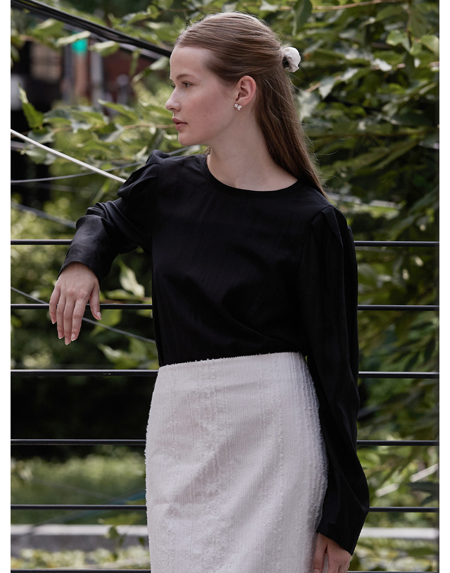 비뮤즈맨션 Sheer volume blouse - Salmon buff 착용컷