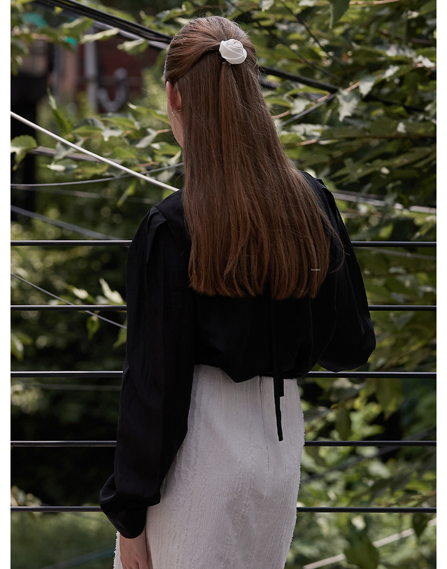비뮤즈맨션 Sheer volume blouse - Black 착용컷