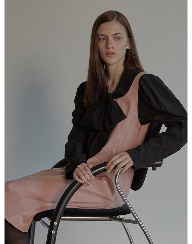 비뮤즈맨션 Ribbon point scarf blouse - Black 착용컷