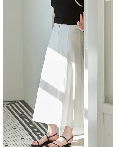 Cutting line flare skirt - White