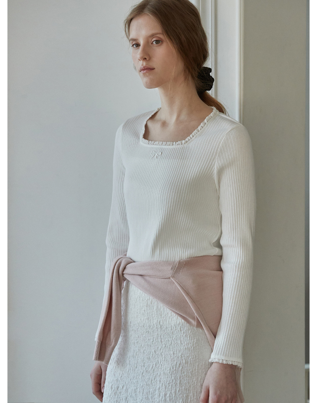 비뮤즈맨션 Ribbon point square neck top - Off white 착용컷