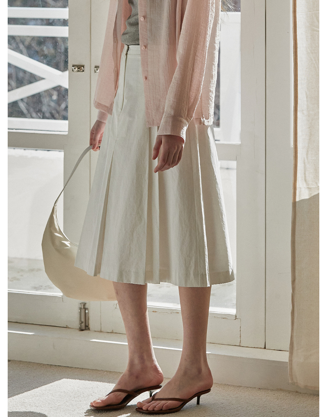 비뮤즈맨션 Front pleats detail skirt - Off white 착용컷