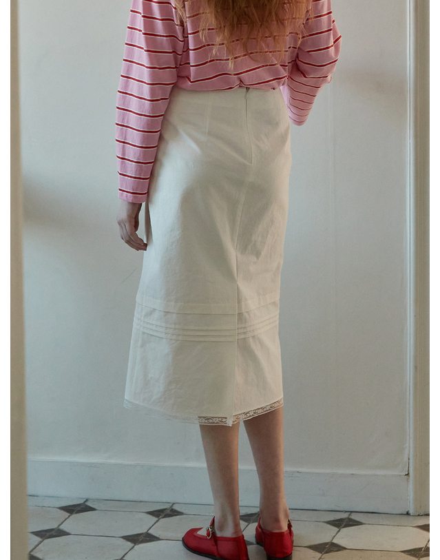 비뮤즈맨션 Pintuck lace H-line skirt - Off white 착용컷