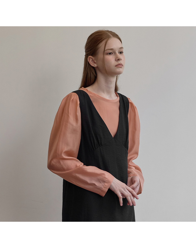 비뮤즈맨션 Sheer volume blouse - Salmon buff 착용컷