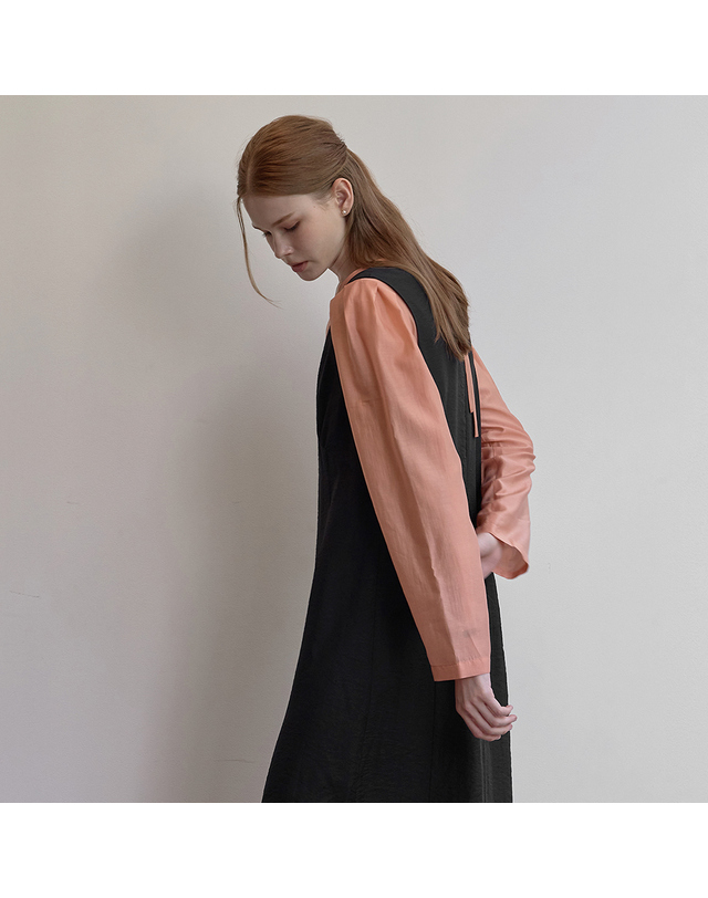 비뮤즈맨션 Sheer volume blouse - Salmon buff 착용컷