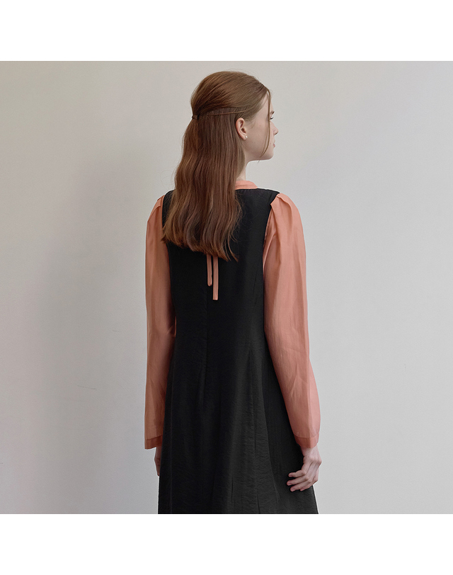 비뮤즈맨션 Sheer volume blouse - Salmon buff 착용컷
