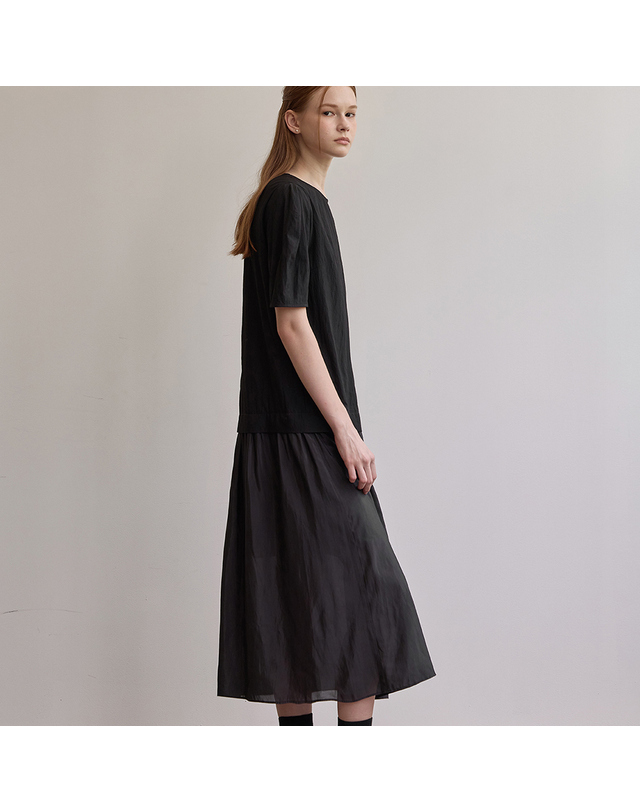 비뮤즈맨션 Curved sleeve maxi dress - Black 착용컷