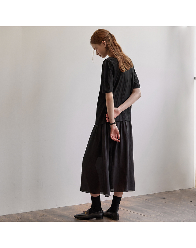 비뮤즈맨션 Curved sleeve maxi dress - Black 착용컷