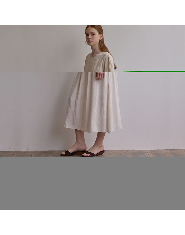 비뮤즈맨션 Curved sleeve maxi dress - Cream 착용컷