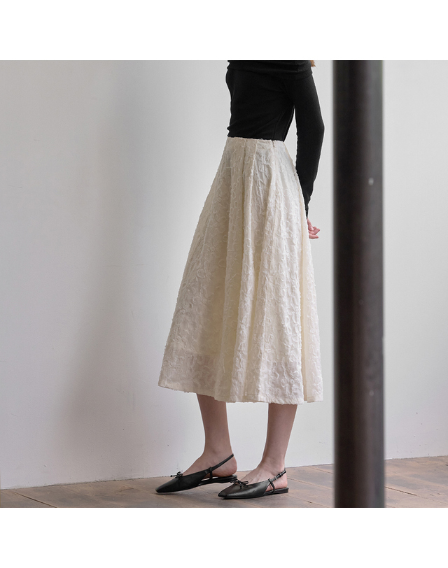 비뮤즈맨션 Flower tuck flare skirt - Cream 착용컷