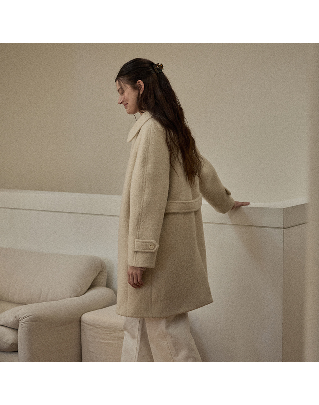 비뮤즈맨션 New raglan half coat - Light beige 착용컷