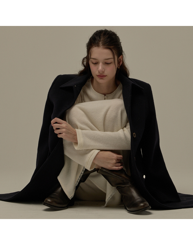 비뮤즈맨션 Single button long coat - Navy 착용컷