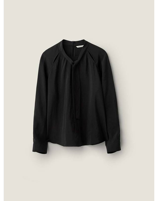 비뮤즈맨션 Scarf cutout detail blouse - Black 착용컷